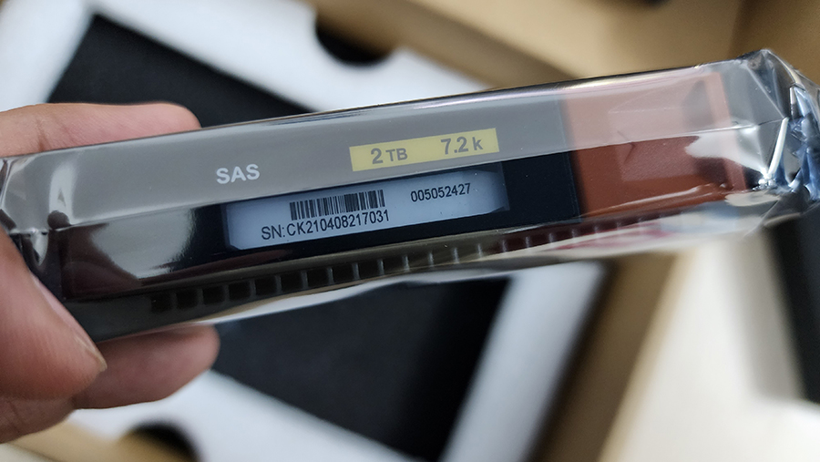 005052427-emc-hdd-2tb