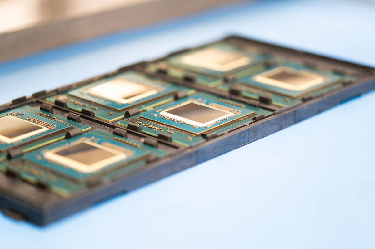 vi-xu-ly-intel-xeon-the-he-5-moi-duoc-tich-hop-tang-toc-chuyen-dung-xu-ly-ai